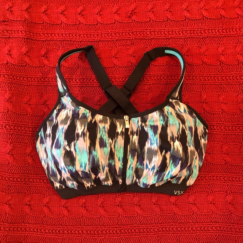 Victoria’s Secret “Knockout” sports bra 34DD